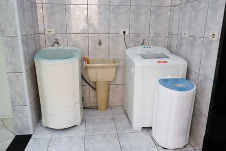 Casa à venda com 215m², 3 quartos e 4 vagas Casa à venda com 215m², 3 quartos e 4 vagasLavanderia