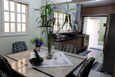 Casa à venda com 215m², 3 quartos e 4 vagas Casa à venda com 215m², 3 quartos e 4 vagasCozinha