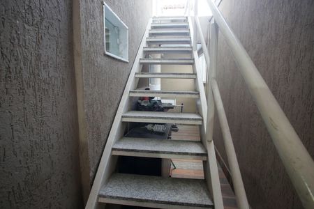 Casa para alugar com 180m², 3 quartos e sem vagaEscada