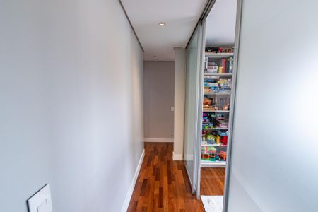 Apartamento à venda com 171m², 3 quartos e 4 vagas Apartamento à venda com 171m², 3 quartos e 4 vagasCorredor