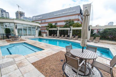 Apartamento à venda com 171m², 3 quartos e 4 vagas Apartamento à venda com 171m², 3 quartos e 4 vagasPiscina