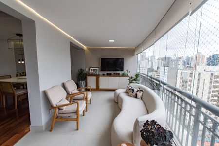 Apartamento à venda com 171m², 3 quartos e 4 vagas Apartamento à venda com 171m², 3 quartos e 4 vagasVaranda