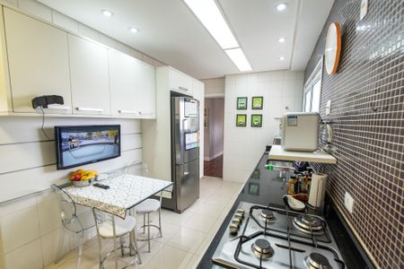 Apartamento à venda com 171m², 3 quartos e 4 vagas Apartamento à venda com 171m², 3 quartos e 4 vagasCozinha