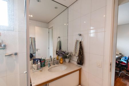 Apartamento à venda com 171m², 3 quartos e 4 vagas Apartamento à venda com 171m², 3 quartos e 4 vagasBanheiro da suíte 1