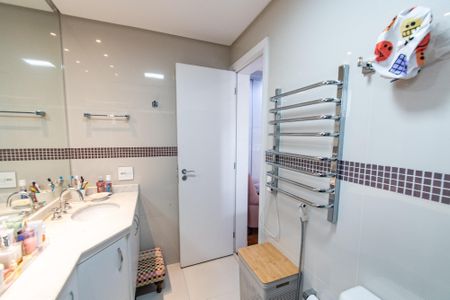 Apartamento à venda com 171m², 3 quartos e 4 vagas Apartamento à venda com 171m², 3 quartos e 4 vagasBanheiro da suíte 3