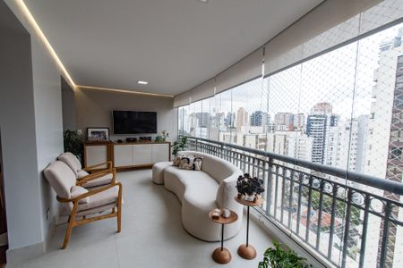 Apartamento à venda com 171m², 3 quartos e 4 vagas Apartamento à venda com 171m², 3 quartos e 4 vagasVaranda