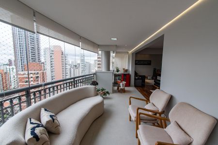 Apartamento à venda com 171m², 3 quartos e 4 vagas Apartamento à venda com 171m², 3 quartos e 4 vagasVaranda