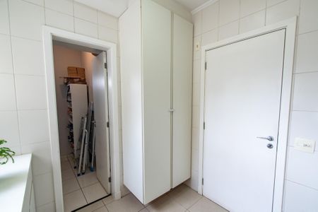 Apartamento à venda com 171m², 3 quartos e 4 vagas Apartamento à venda com 171m², 3 quartos e 4 vagasÁrea de serviço