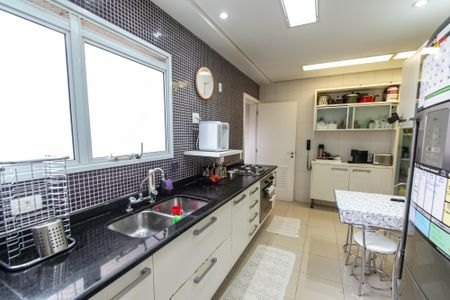 Apartamento à venda com 171m², 3 quartos e 4 vagas Apartamento à venda com 171m², 3 quartos e 4 vagasCozinha