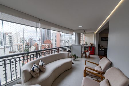 Apartamento à venda com 171m², 3 quartos e 4 vagas Apartamento à venda com 171m², 3 quartos e 4 vagasVaranda