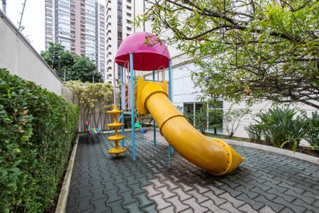 Apartamento à venda com 171m², 3 quartos e 4 vagas Apartamento à venda com 171m², 3 quartos e 4 vagasPlayground