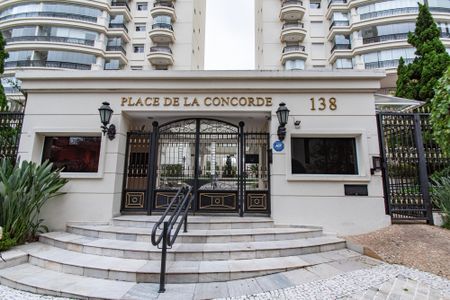 Apartamento à venda com 171m², 3 quartos e 4 vagas Apartamento à venda com 171m², 3 quartos e 4 vagasEntrada