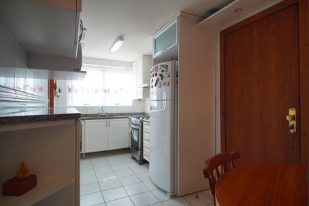 Apartamento à venda com 164m², 3 quartos e 2 vagas Apartamento à venda com 164m², 3 quartos e 2 vagasCozinha
