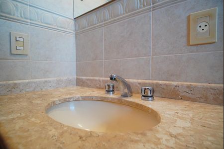 Apartamento à venda com 164m², 3 quartos e 2 vagas Apartamento à venda com 164m², 3 quartos e 2 vagasBanheiro corredor