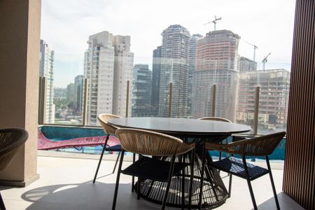 Studio para alugar com 46m², 1 quarto e sem vaga Studio para alugar com 46m², 1 quarto e sem vagaÁrea comum - Piscina