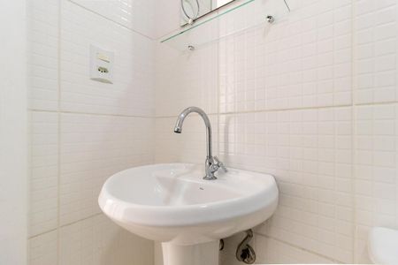 Apartamento para alugar com 44m², 2 quartos e 1 vaga Apartamento para alugar com 44m², 2 quartos e 1 vagaDetalhe do banheiro