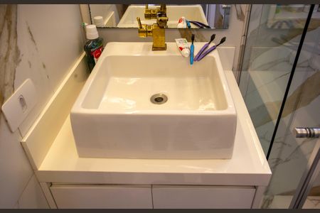 Apartamento à venda com 61m², 2 quartos e 2 vagasBanheiro da Suíte