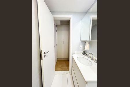 Apartamento à venda com 66m², 2 quartos e 2 vagas Apartamento à venda com 66m², 2 quartos e 2 vagasBanheiro da Suíte