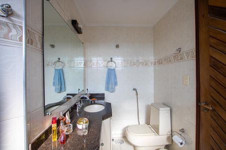 Apartamento à venda com 180m², 3 quartos e 3 vagasBanheiro do quarto 1