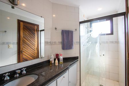 Apartamento à venda com 180m², 3 quartos e 3 vagasBanheiro do quarto 2