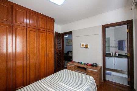 Apartamento à venda com 180m², 3 quartos e 3 vagasQuarto 2