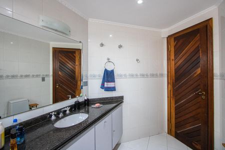 Apartamento à venda com 180m², 3 quartos e 3 vagasBanheiro do quarto 3
