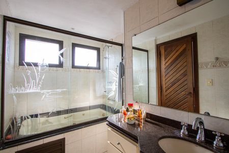 Apartamento à venda com 180m², 3 quartos e 3 vagasBanheiro do quarto 1