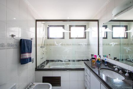 Apartamento à venda com 180m², 3 quartos e 3 vagasBanheiro do quarto 3