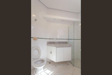 Casa à venda com 600m², 3 quartos e 5 vagasBanheiro da Suíte 2