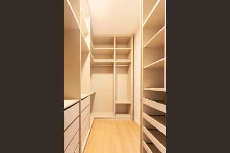 Casa à venda com 600m², 3 quartos e 5 vagasCloset da suíte 1