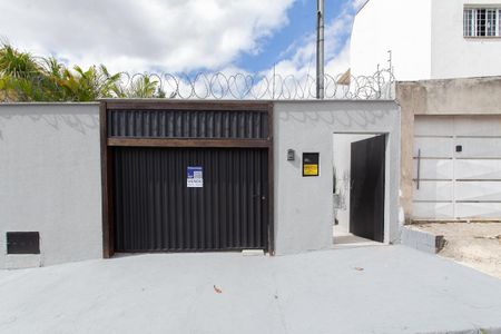 Casa à venda com 600m², 3 quartos e 5 vagasPlaquinha Instalada