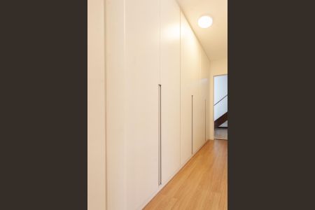 Casa à venda com 600m², 3 quartos e 5 vagasCorredor - Armário