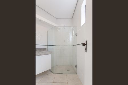 Casa à venda com 600m², 3 quartos e 5 vagasBanheiro da Suíte 2