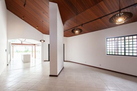 Casa à venda com 600m², 3 quartos e 5 vagasSala 1