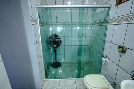 Casa para alugar com 315m², 4 quartos e 6 vagas Casa para alugar com 315m², 4 quartos e 6 vagasBanheiro /Suíte