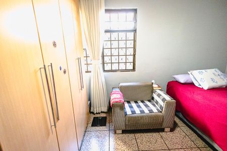 Casa para alugar com 315m², 4 quartos e 6 vagas Casa para alugar com 315m², 4 quartos e 6 vagasQuarto