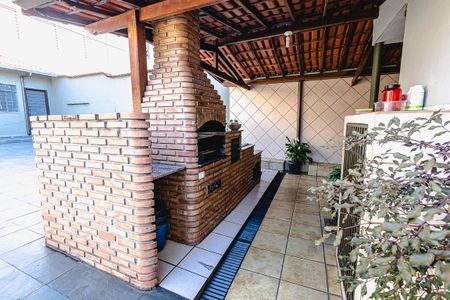 Casa para alugar com 315m², 4 quartos e 6 vagas Casa para alugar com 315m², 4 quartos e 6 vagasEspaço gourmet / quintal