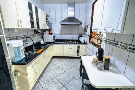 Casa para alugar com 315m², 4 quartos e 6 vagas Casa para alugar com 315m², 4 quartos e 6 vagasCozinha