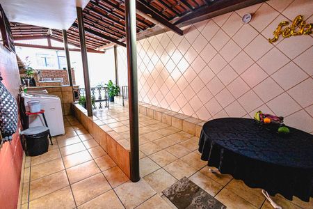 Casa para alugar com 315m², 4 quartos e 6 vagas Casa para alugar com 315m², 4 quartos e 6 vagasArea de serviço