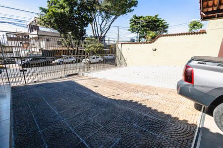 Casa para alugar com 315m², 4 quartos e 6 vagas Casa para alugar com 315m², 4 quartos e 6 vagasGaragem
