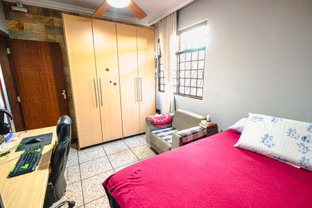 Casa para alugar com 315m², 4 quartos e 6 vagas Casa para alugar com 315m², 4 quartos e 6 vagasQuarto