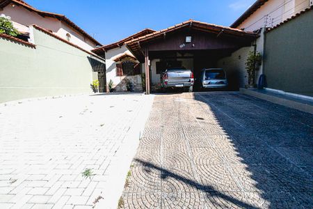Casa para alugar com 315m², 4 quartos e 6 vagas Casa para alugar com 315m², 4 quartos e 6 vagasGaragem