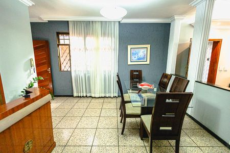 Casa para alugar com 315m², 4 quartos e 6 vagas Casa para alugar com 315m², 4 quartos e 6 vagasCopa