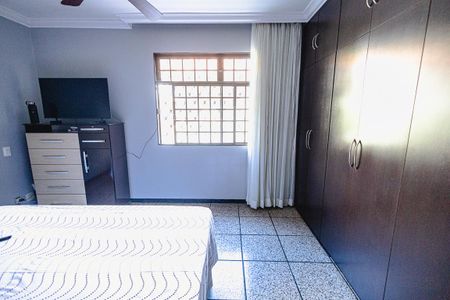 Casa para alugar com 315m², 4 quartos e 6 vagas Casa para alugar com 315m², 4 quartos e 6 vagasSuíte