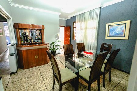 Casa para alugar com 315m², 4 quartos e 6 vagas Casa para alugar com 315m², 4 quartos e 6 vagasCopa