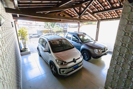 Casa para alugar com 315m², 4 quartos e 6 vagas Casa para alugar com 315m², 4 quartos e 6 vagasGaragem