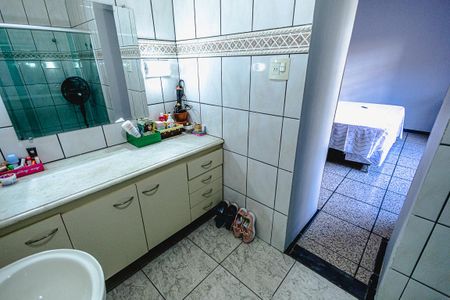 Casa para alugar com 315m², 4 quartos e 6 vagas Casa para alugar com 315m², 4 quartos e 6 vagasBanheiro /Suíte