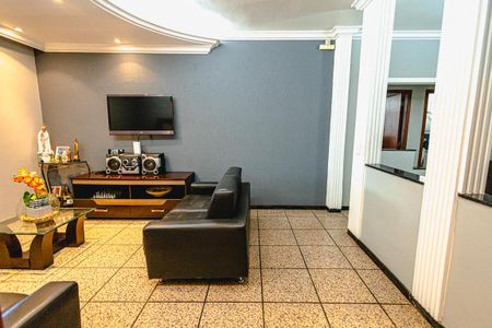 Casa para alugar com 315m², 4 quartos e 6 vagas Casa para alugar com 315m², 4 quartos e 6 vagasSala