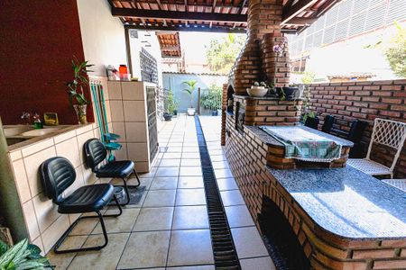 Casa para alugar com 315m², 4 quartos e 6 vagas Casa para alugar com 315m², 4 quartos e 6 vagasEspaço gourmet / quintal