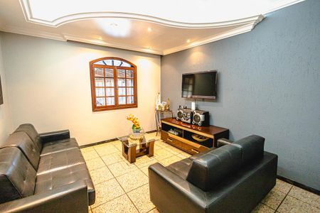 Casa para alugar com 315m², 4 quartos e 6 vagas Casa para alugar com 315m², 4 quartos e 6 vagasSala